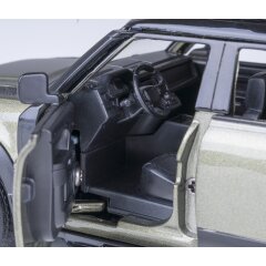 Land Rover Defender 110 Diecast 1:32 green incl. Button cells